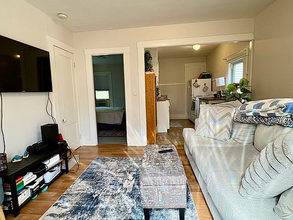 4th image of 32B Atkinson St