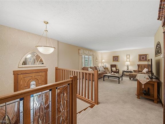 3rd image of 6180 Chesham Ave NE