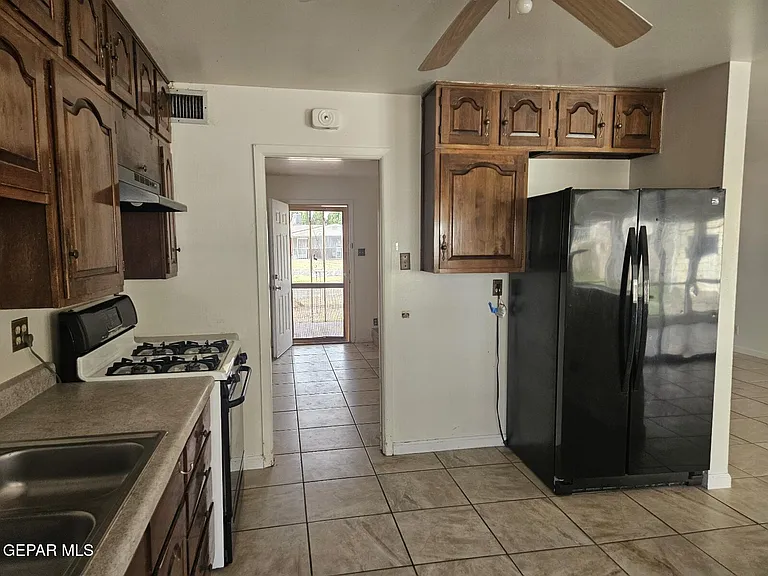 3411 Garnet Dr — Photo 6