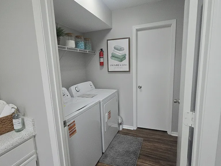 Country Walk Apartments — Photo 5