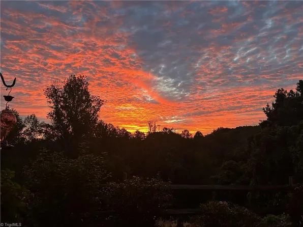 5915 Hollow Wood Ct, Winston Salem, NC 27104