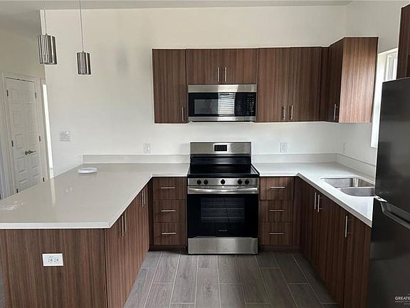 4th image of 608 N Onyx Ave #1