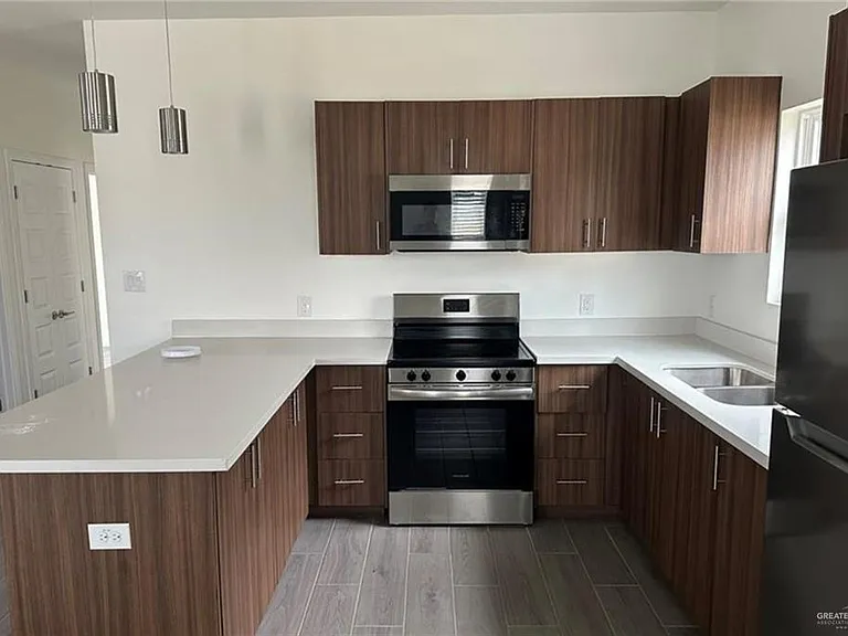 608 N Onyx Ave #1 — Photo 4