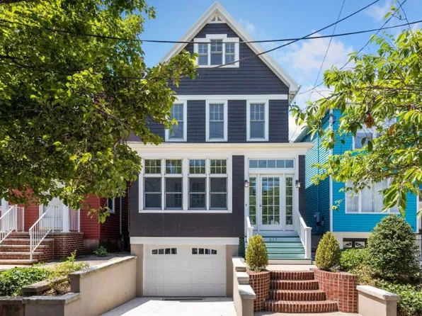 617 Avenue E, Bayonne, NJ 07002