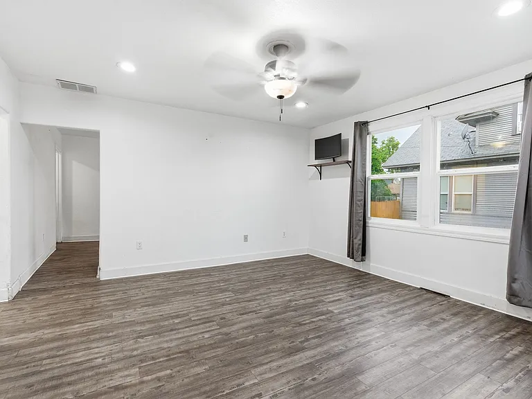 554 E Bridgeport Ave — Photo 23
