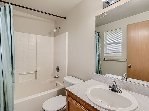 5th image of 5914 106th Pl NE
