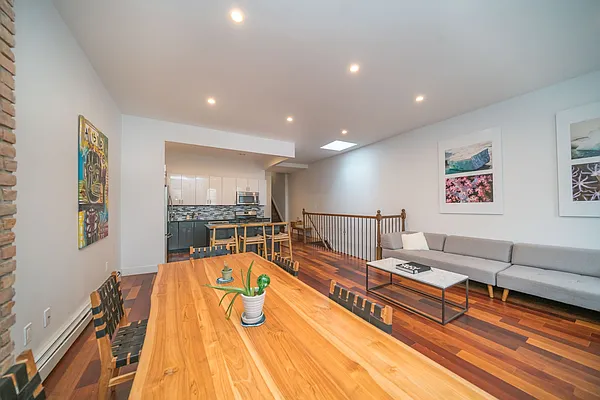 Rented by Compass | media 14