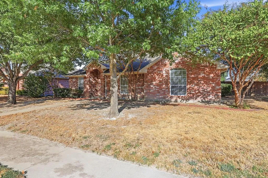 3 bed, 1612 sqft, $2,285 — Photo 1