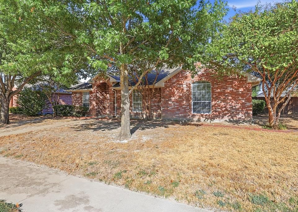 1st image of 100 Oak Hollow Ln