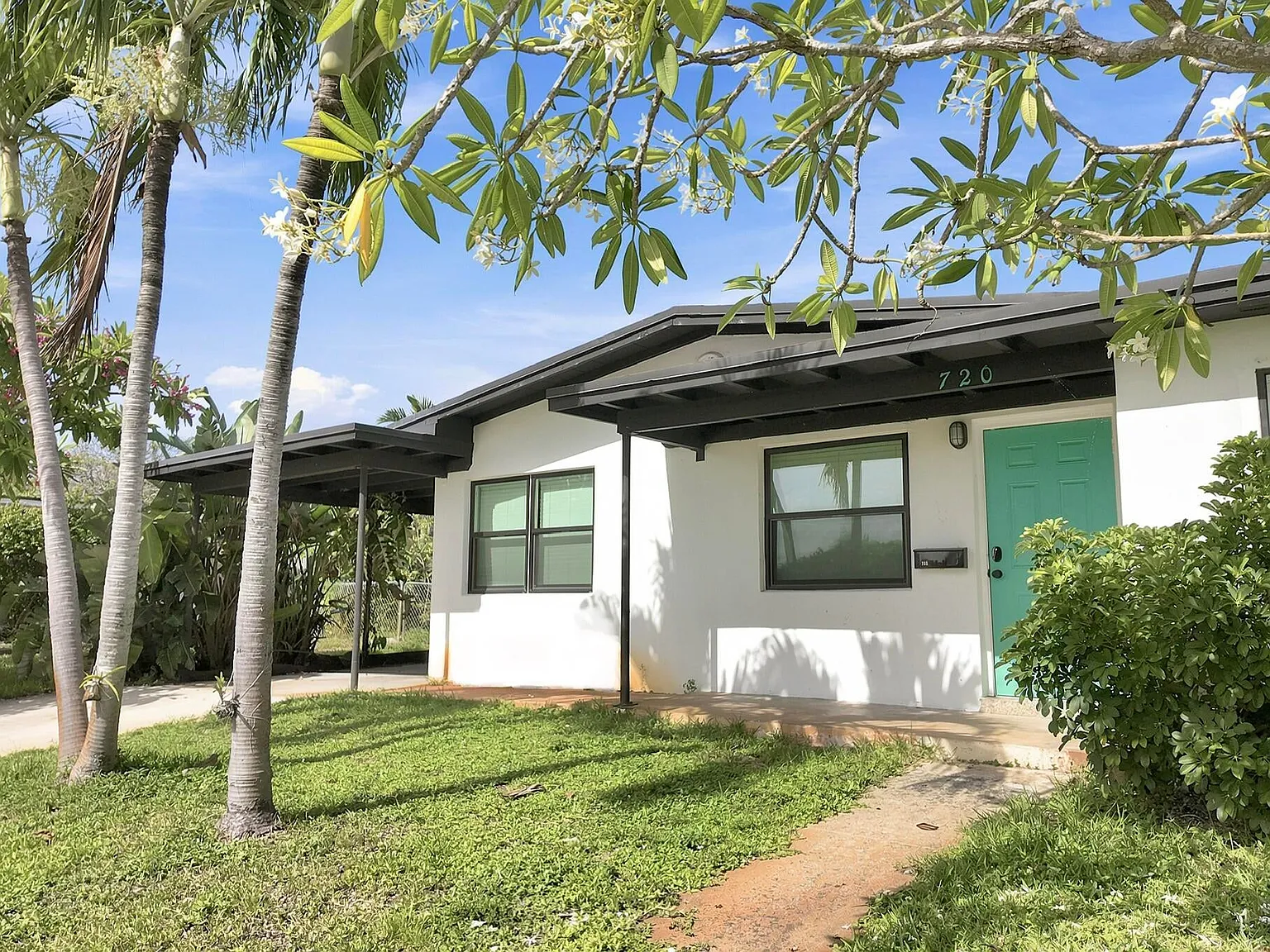 3 bed, 1043 sqft, $2,995 — Photo 1