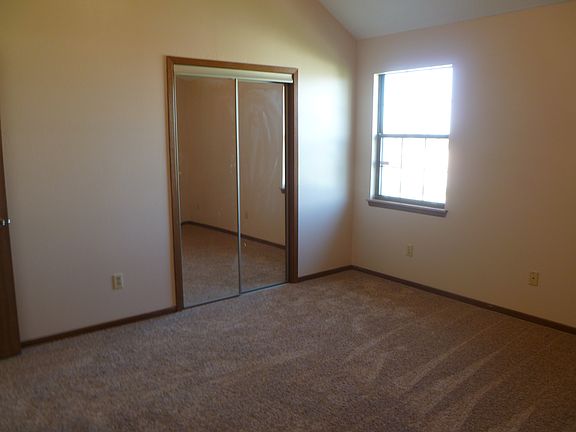 5th image of 412 NE 6th St APT B