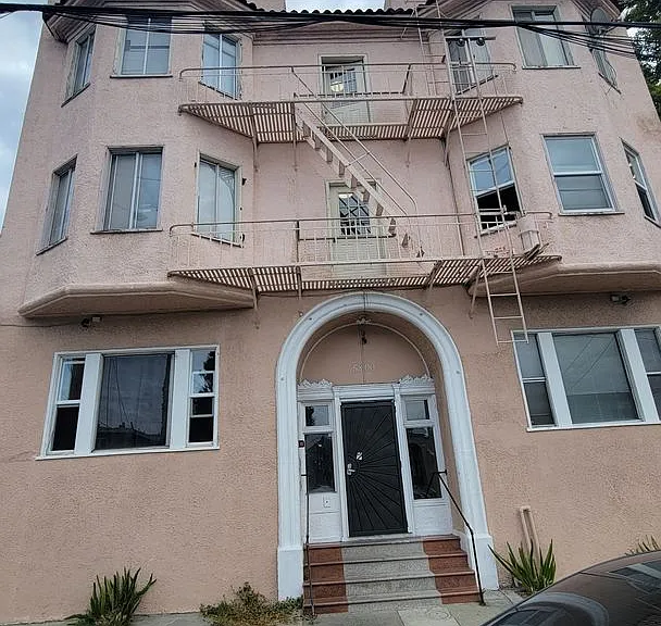 5800 Walnut St — Photo 1