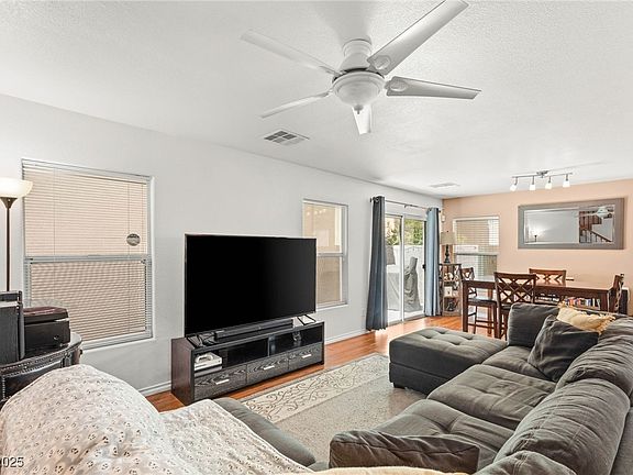 4th image of 10253 Martinsburg Ct