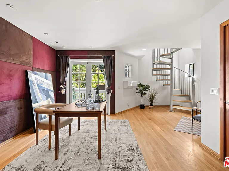 8781 Lookout Mountain Ave — Photo 18