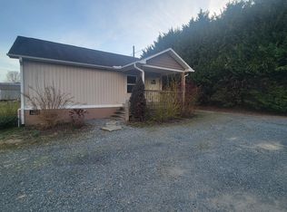 43 Pacific Dr, Waynesville, NC 28785