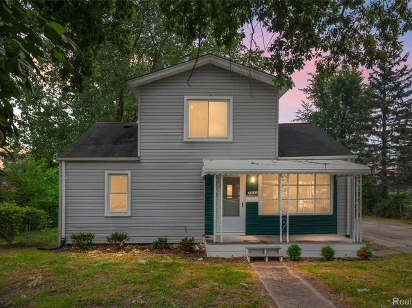 5850 Deering St, Garden City, MI 48135