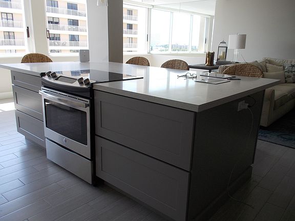 4th image of 3100 NE 49th St APT 905
