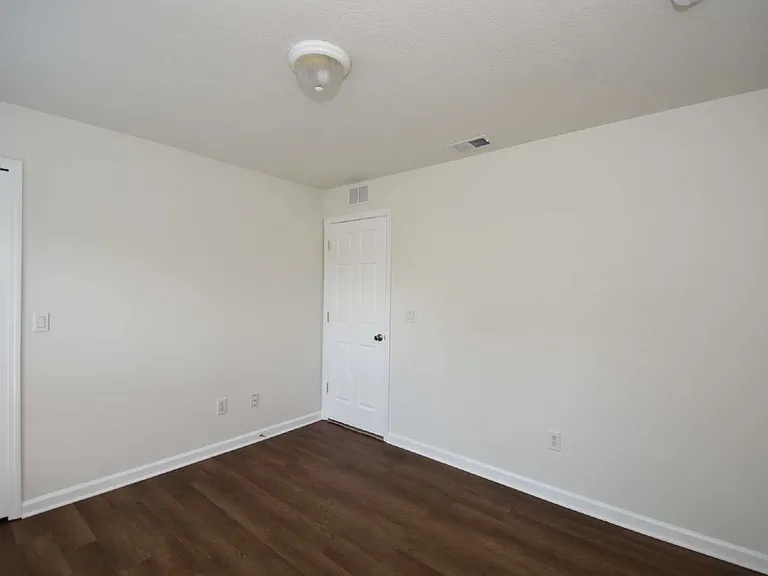 30 Eton Ln #B — Photo 28
