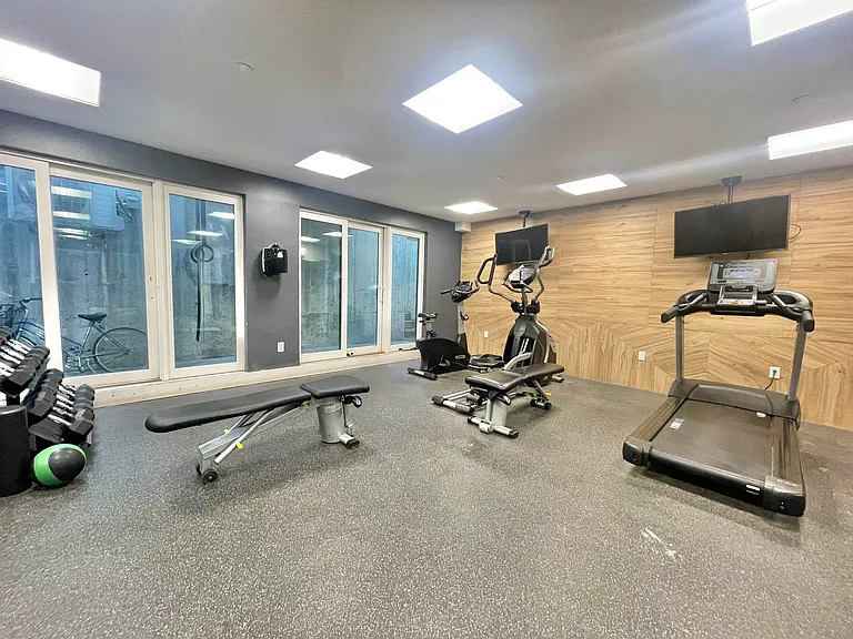 1534 Putnam Ave #2R — Photo 19