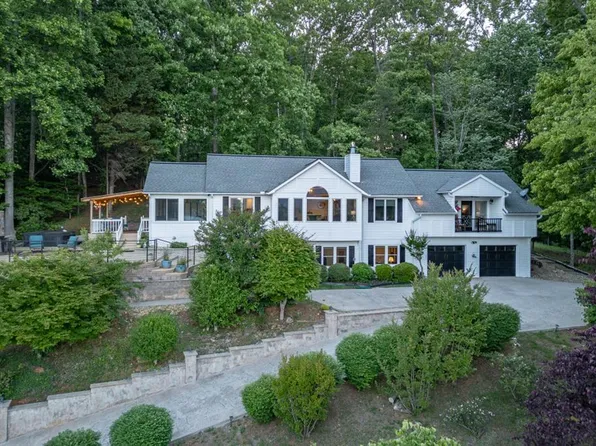 1925 Lakeview Summit Dr, Young Harris, GA 30582