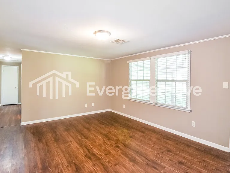 3660 Robert E Lee Dr — Photo 5