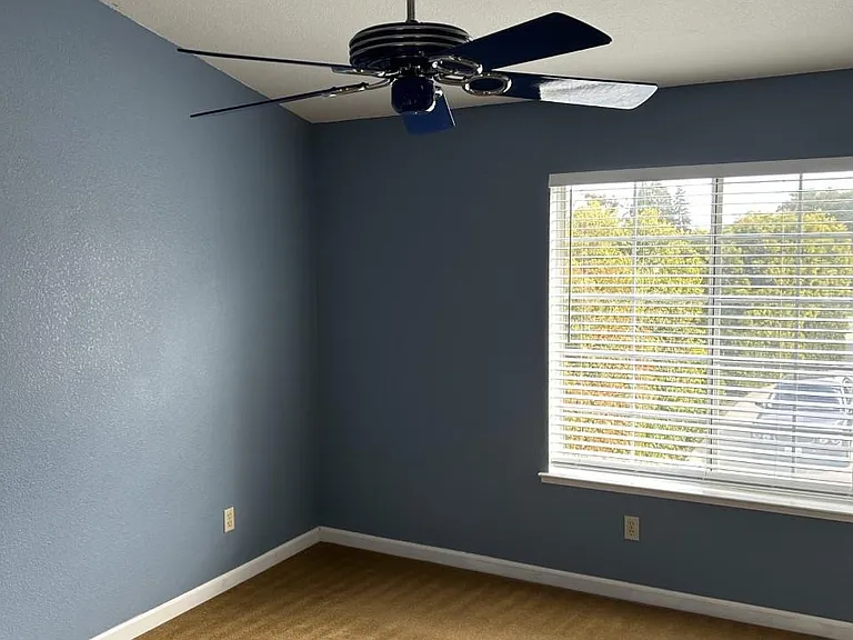 1850 Primrose Ln — Photo 20