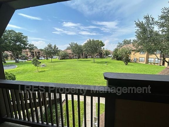 4th image of 380 Lakepointe Dr Unit 203