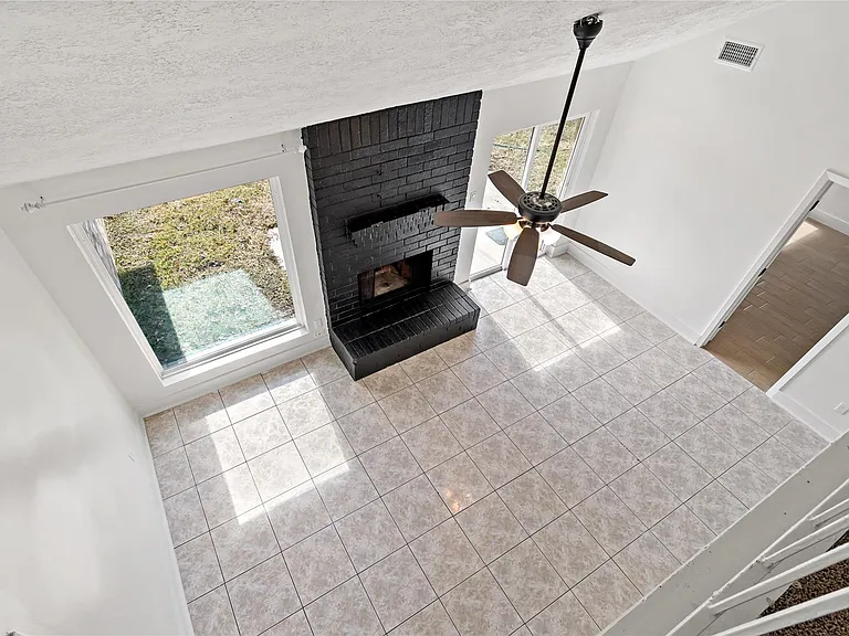 10319 Sand Pass Ln — Photo 2