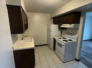 807 5th St NW #1D, Waverly, IA 50677