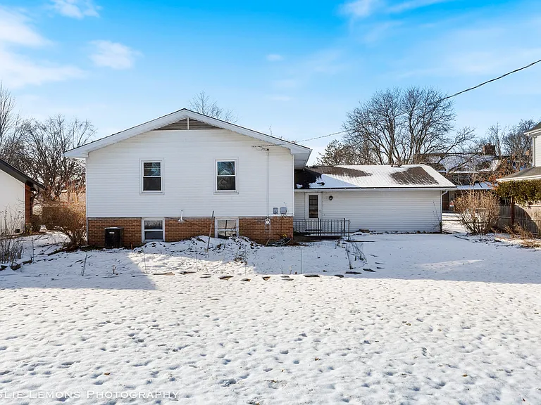 1028 Douglas Ave — Photo 15