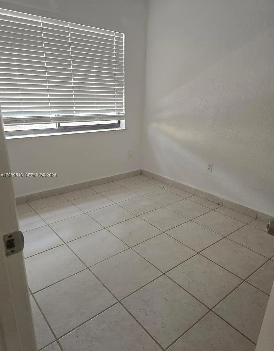 South Miami Villas Condo — Photo 2
