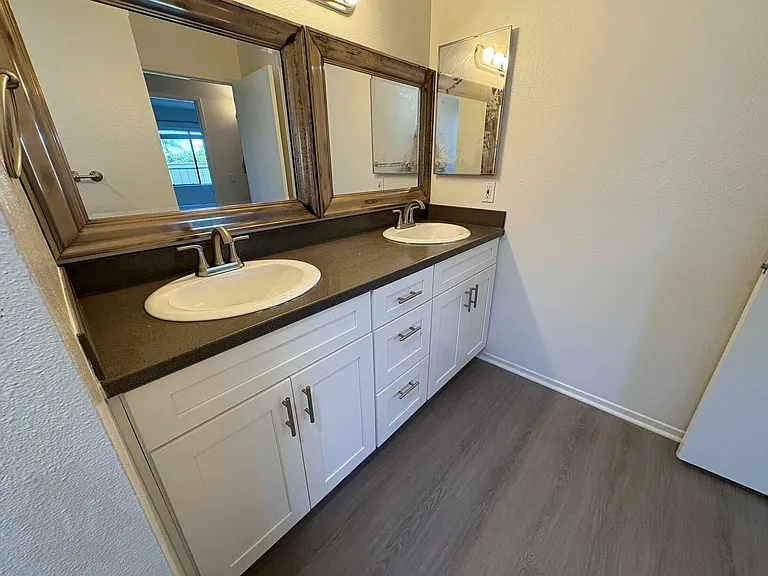 Via Real Apartments — Photo 13