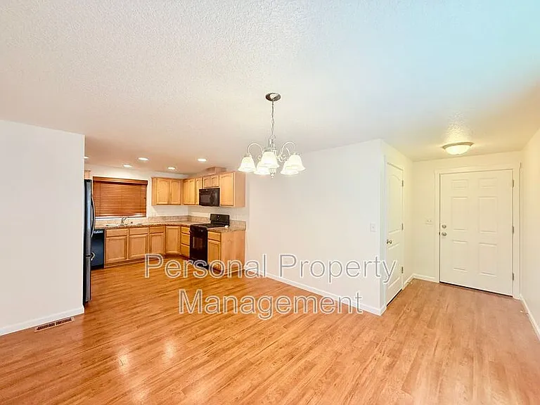1200 SE 7th St — Photo 2