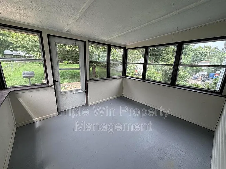 1145 Patterson Rd — Photo 23
