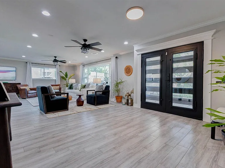 3711 Linkview Dr — Photo 4