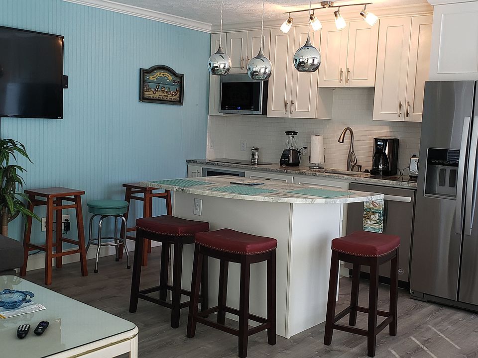 Kitchen with Center Island