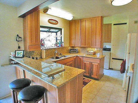 Beautiful hickory, granite, stainless steel - all appliances included.