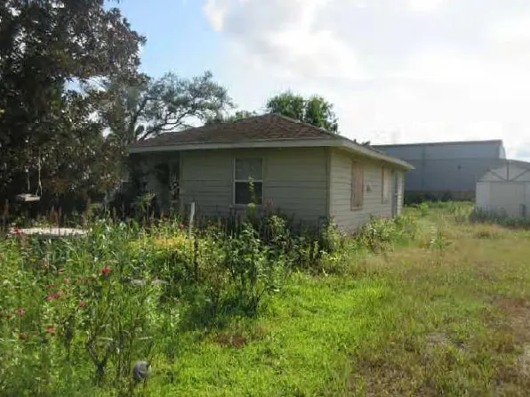 335 Brockman St, Clute, TX 77531