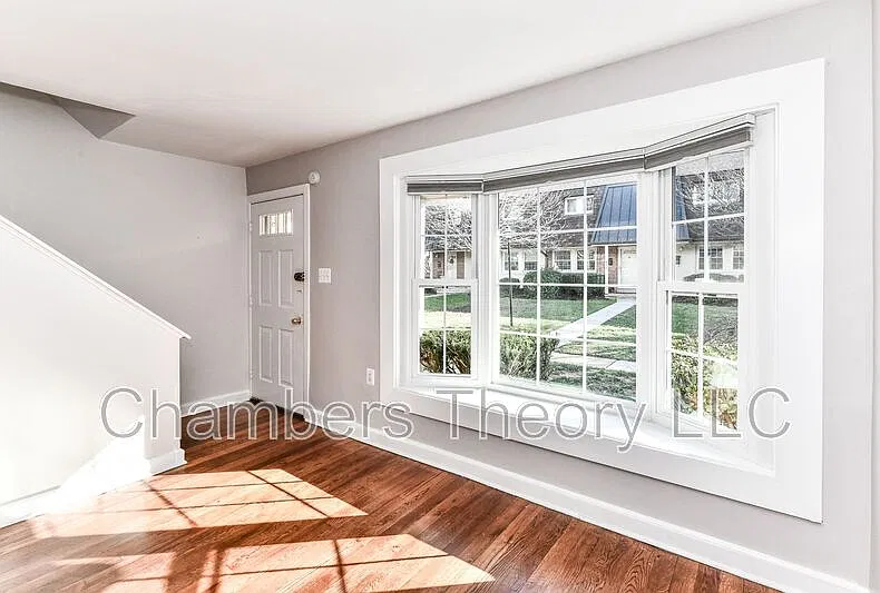 2 bed, 1.5 bath, 784 sqft, $2,700 — Photo 2