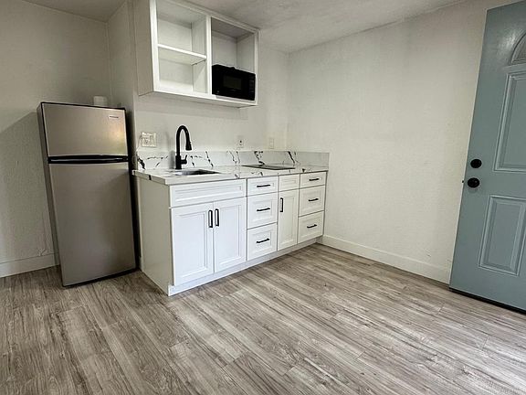 3rd image of 2033 E Washington Ave #C
