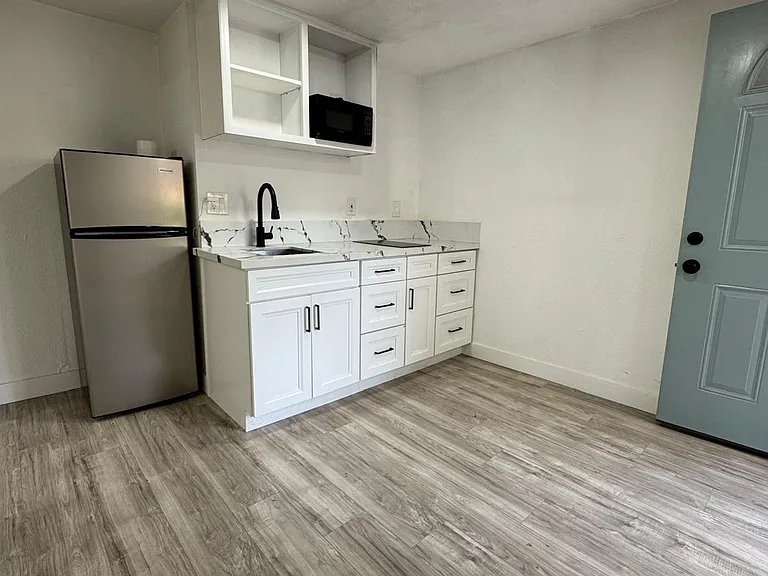 2033 E Washington Ave #C — Photo 3