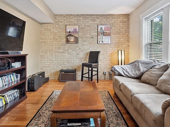3rd image of 3022 W Belle Plaine Ave APT 1