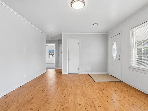 5th image of 115 E Haddock St