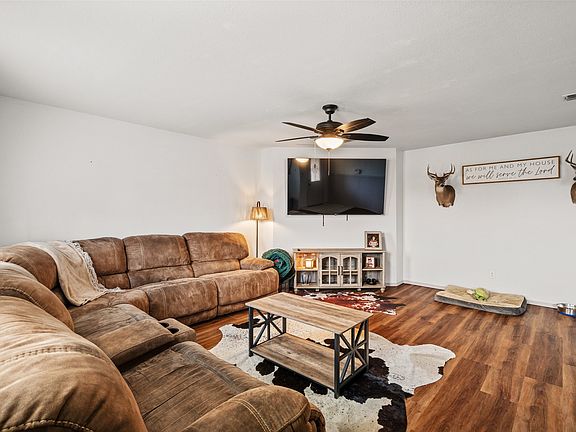 4th image of 112 W Cedar St