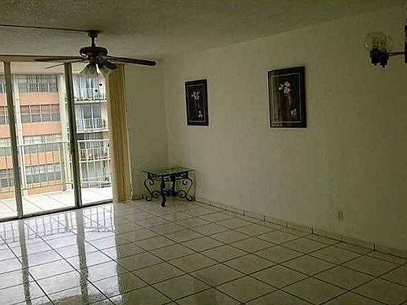 3rd image of 16740 NE 9th Ave APT 708