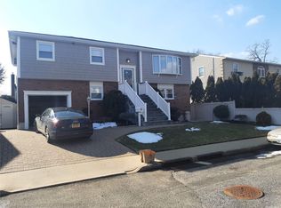 1630 Lake Ave, Merrick, NY 11566