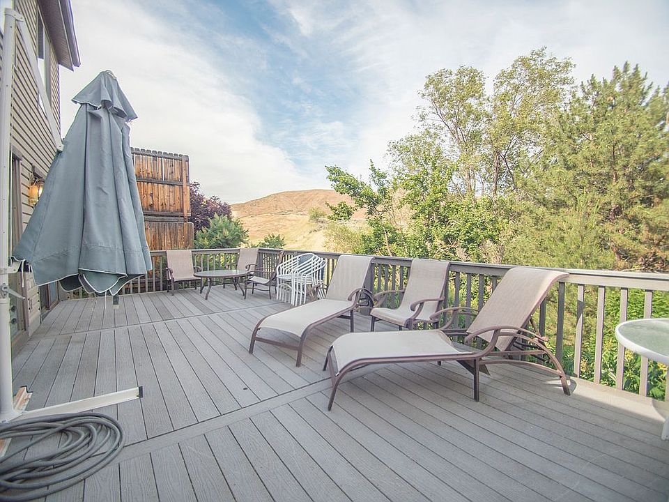 Deck off kitchen