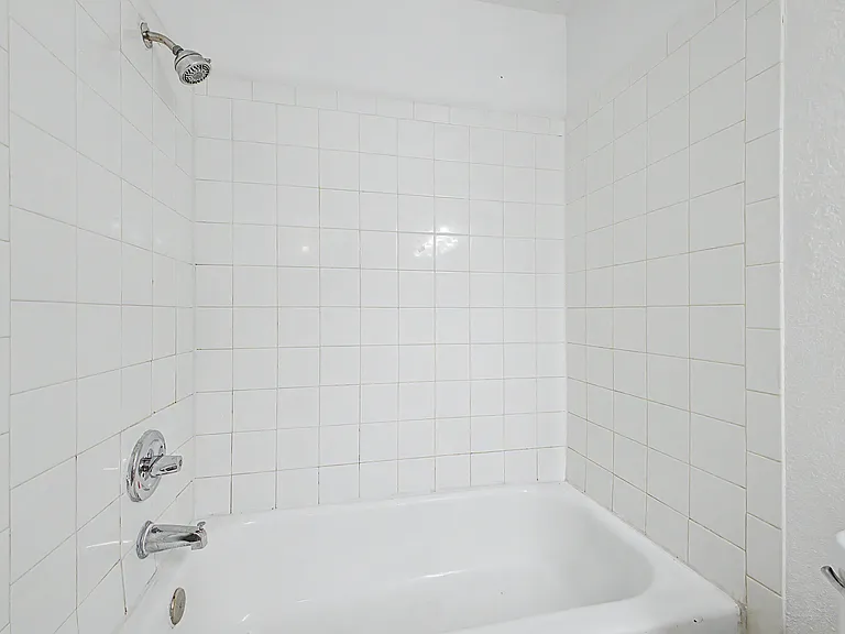 1st Avenue — Photo 19