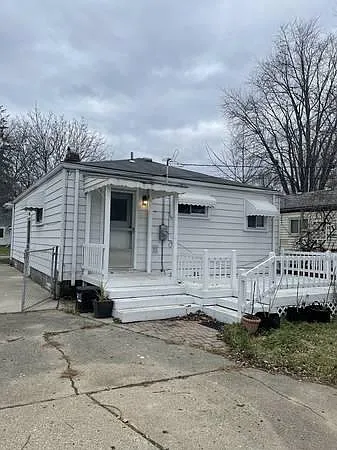 Deering St, Livonia — Photo 3
