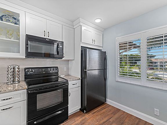3rd image of 111 Palm Dr #2858